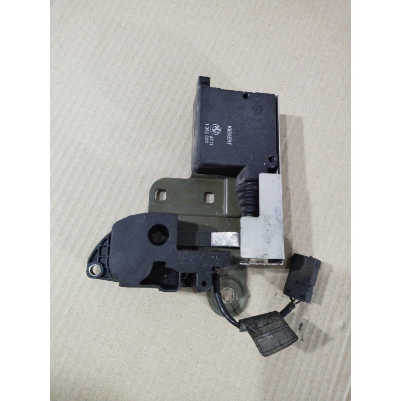 Замок стекла крышки багажника (кузов и элементы) BMW 5-series E34 51248120167