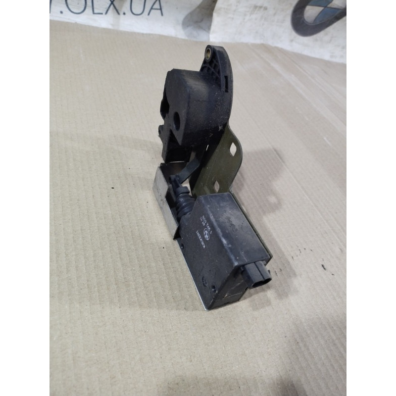 Замок стекла крышки багажника (кузов и элементы) BMW 5-series E34 51248120167