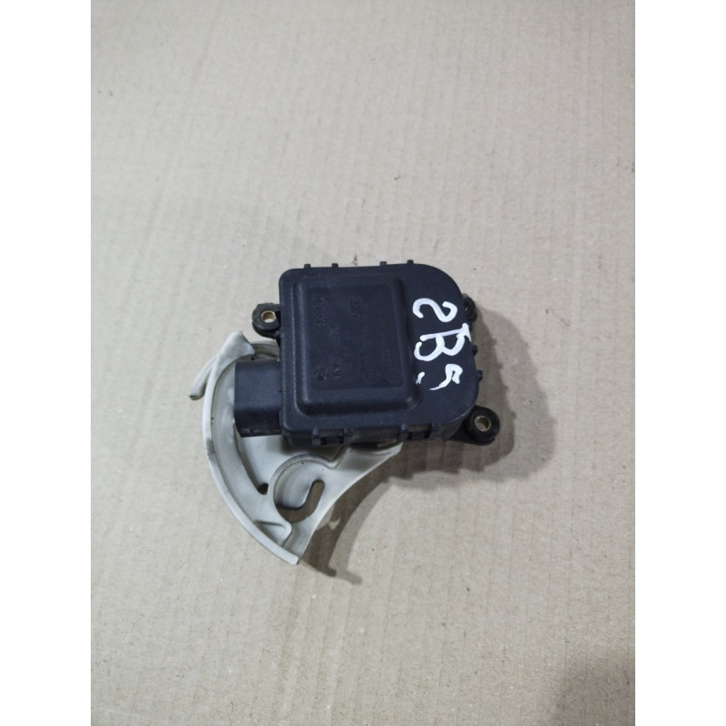 Привод заслонки отопителя (отопление и кондиционирование) Volkswagen Passat B5 2003 2.5 AKN 8D1820511Е
