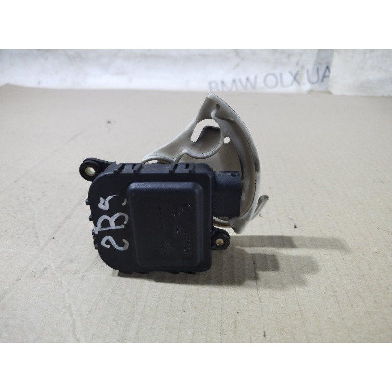 Привод заслонки отопителя (отопление и кондиционирование) Volkswagen Passat B5 2003 2.5 AKN 8D1820511Е