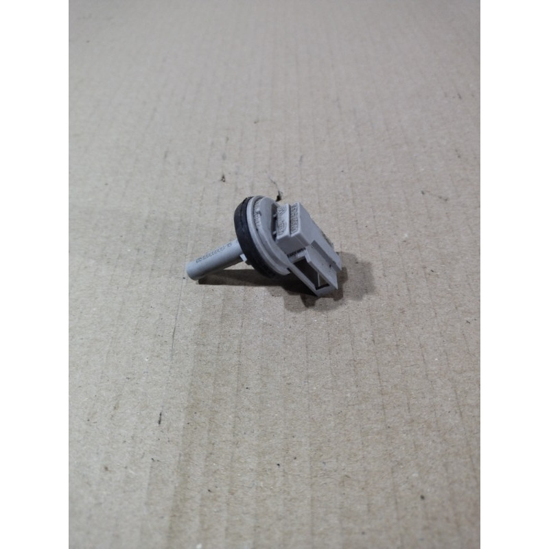 Датчик температуры (электрика / датчики) Volkswagen Passat B5 2003 2.5 AKN 1J0907543A