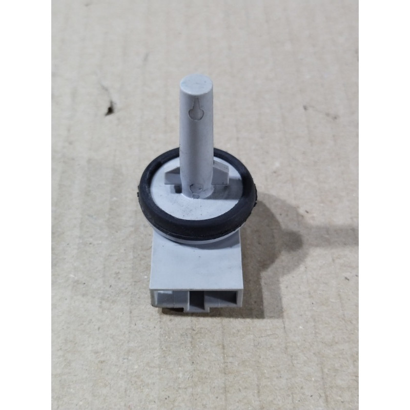 Датчик температуры (электрика / датчики) Volkswagen Passat B5 2003 2.5 AKN 1J0907543A