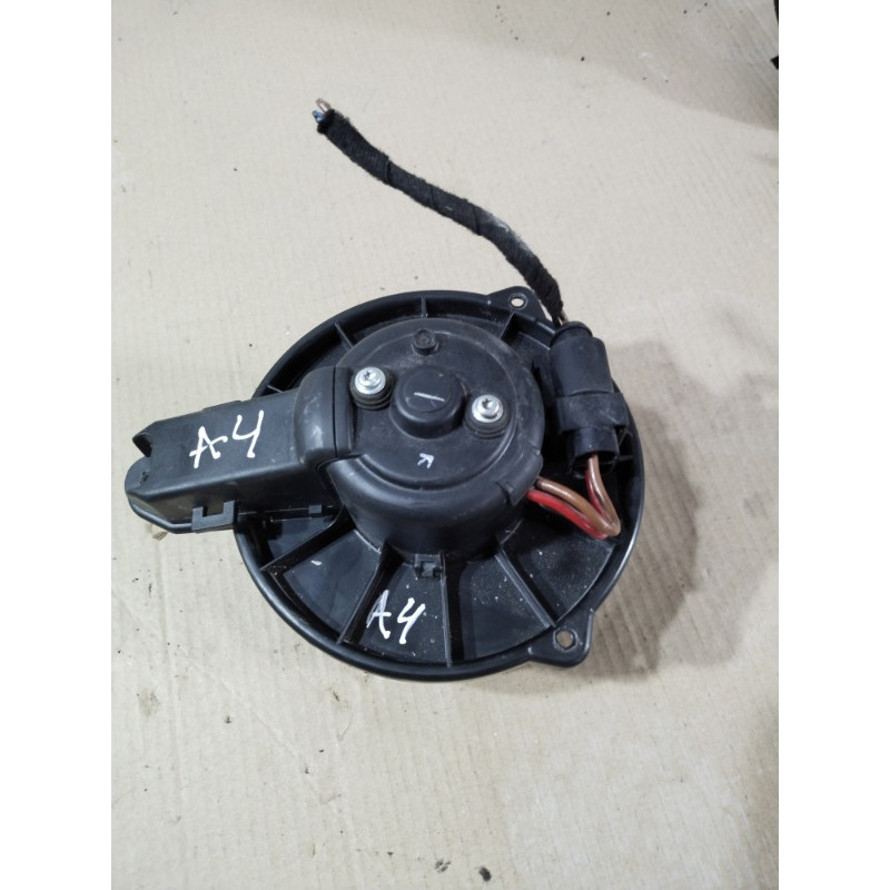 Мотор печки (отопление и кондиционирование) AUDI A6 C5 2001 2.5 AKE 4B1820021B