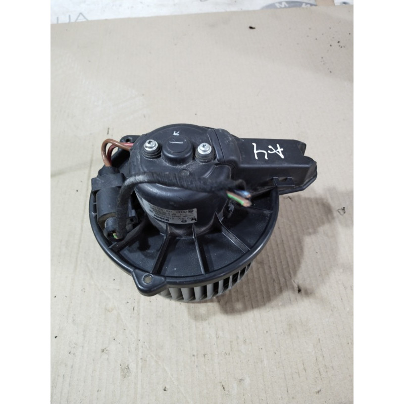 Мотор печки (отопление и кондиционирование) AUDI A6 C5 2001 2.5 AKE 4B1820021B