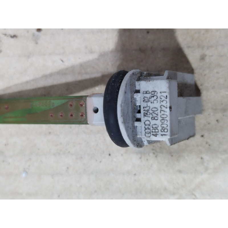 Датчик температуры (электрика / датчики) Volkswagen Passat B6 2008 2.0 BKP 4b0820539