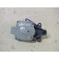 Привід заслонки обігрівача