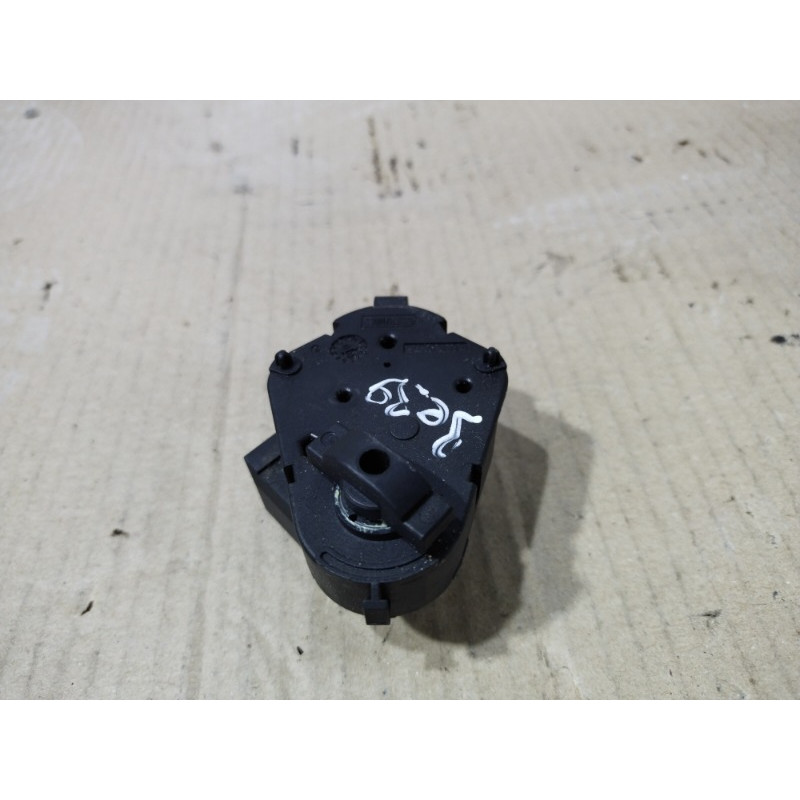 Резистор печки (отопление и кондиционирование) BMW 5-series E39 2001 M57d30 64116900262