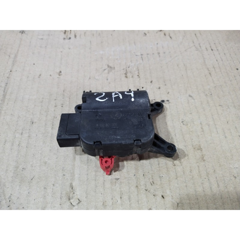 Привод заслонки отопителя (отопление и кондиционирование) AUDI A4 B6 2003 1.8 BFB 8E2820511A