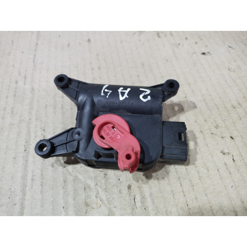 Привод заслонки отопителя (отопление и кондиционирование) AUDI A4 B6 2003 1.8 BFB 8E2820511A