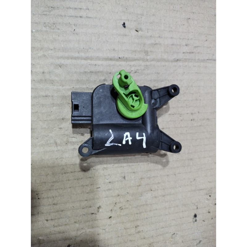 Привод заслонки отопителя (отопление и кондиционирование) AUDI A4 B6 2003 1.8 BFB 8E2820511B