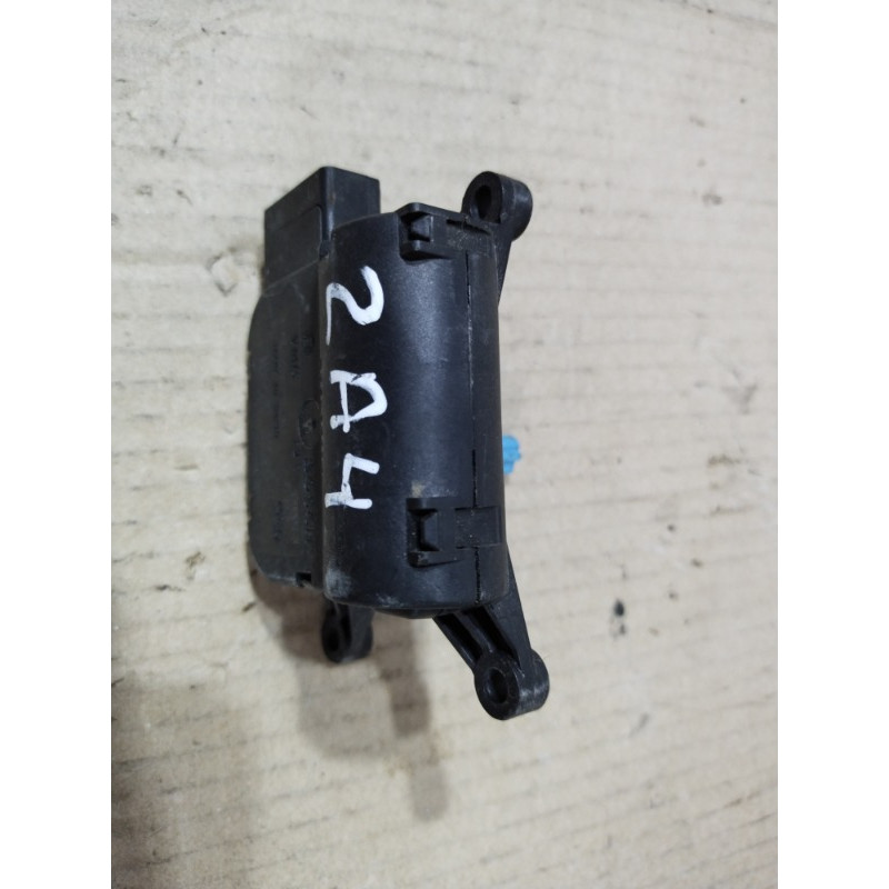 Привод заслонки отопителя (отопление и кондиционирование) AUDI A4 B6 2003 1.8 BFB 8E2820511D
