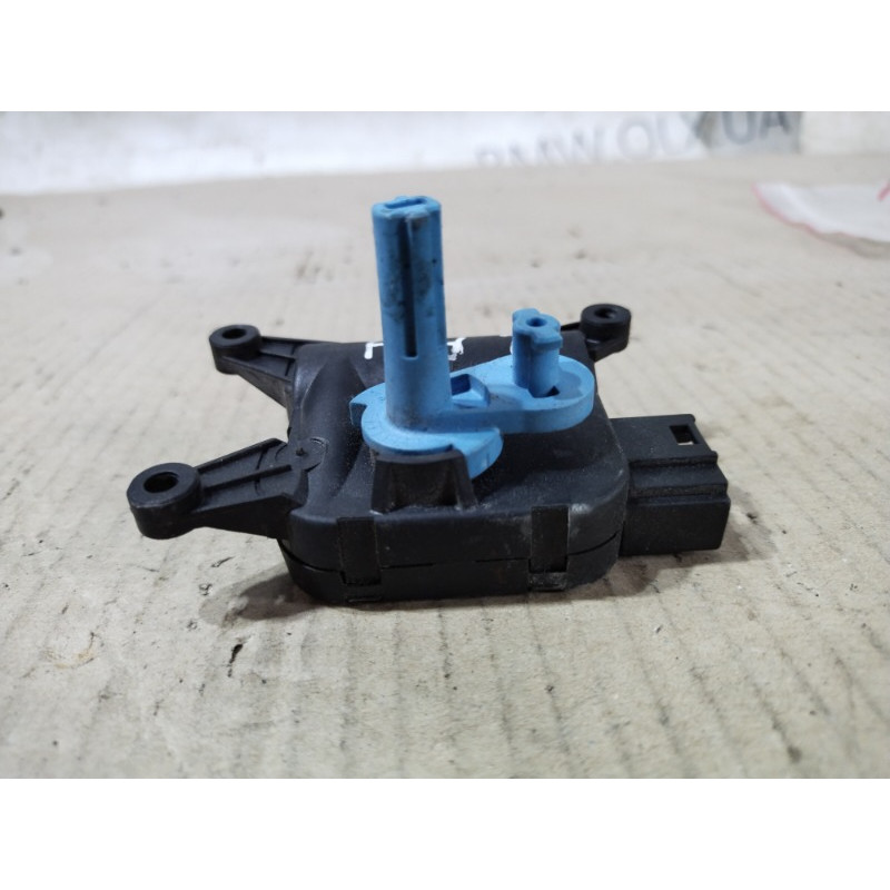 Привод заслонки отопителя (отопление и кондиционирование) AUDI A4 B6 2003 1.8 BFB 8E2820511D