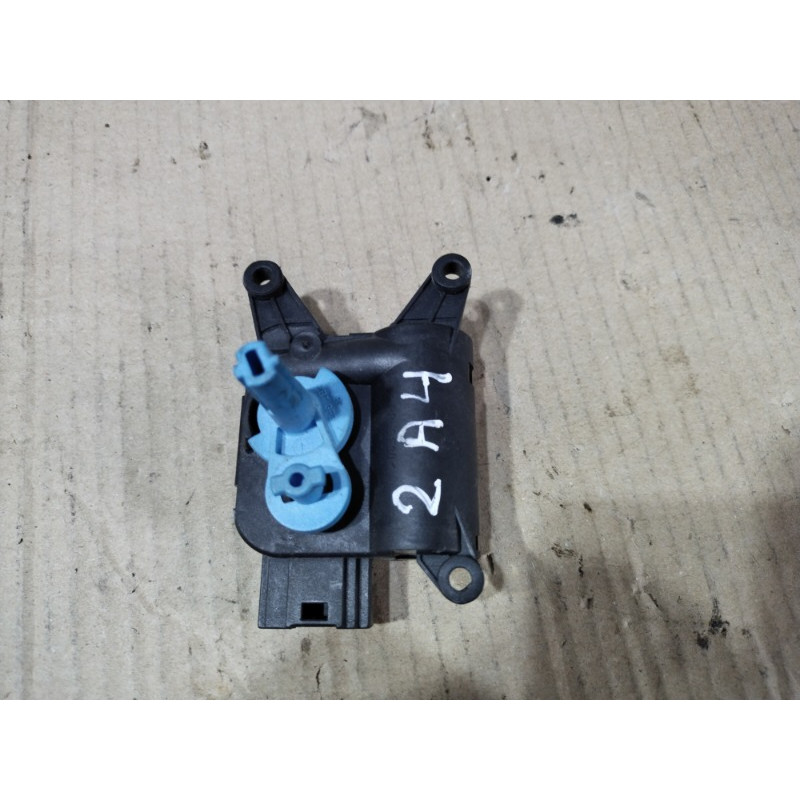 Привод заслонки отопителя (отопление и кондиционирование) AUDI A4 B6 2003 1.8 BFB 8E2820511D