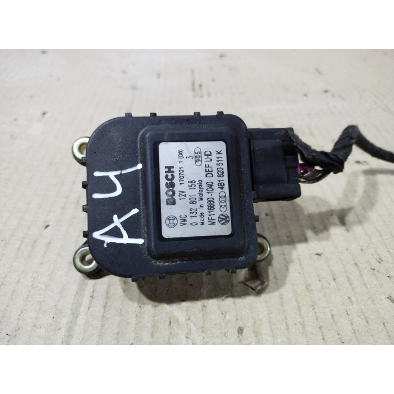 Привод заслонки отопителя (отопление и кондиционирование) AUDI A4 B6 2003 2.0 ALT 4B1820511K