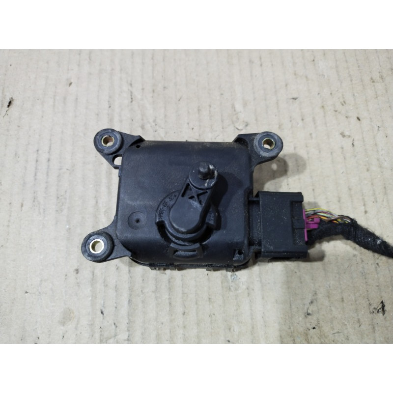 Привод заслонки отопителя (отопление и кондиционирование) AUDI A4 B6 2003 2.0 ALT 4B1820511K