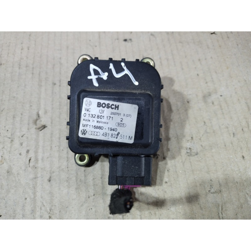 Привод заслонки отопителя (отопление и кондиционирование) AUDI A4 B6 2003 2.0 ALT 4B1820511M