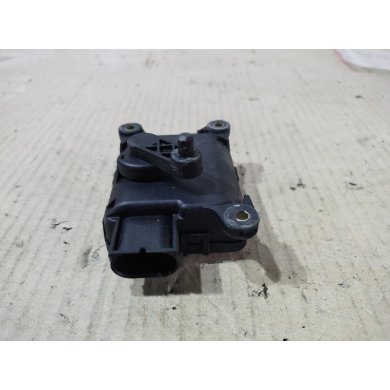 Привод заслонки отопителя (отопление и кондиционирование) AUDI A4 B6 2003 2.0 ALT 4B1820511L