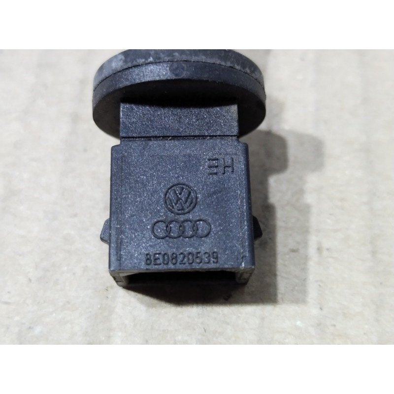 Датчик температуры (электрика / датчики) AUDI A4 B6 2003 1.8 BFB 8E0820539