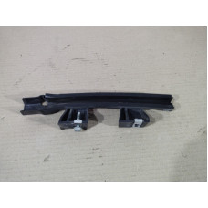 Направляющая стекла двери