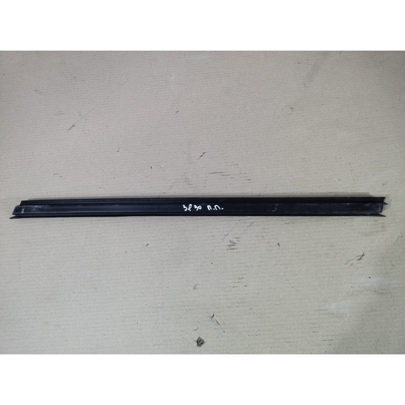 Внутрішній молдинг скла (зовнішні елементи кузова) BMW 3-series F30 2013 N26B20 51337258300