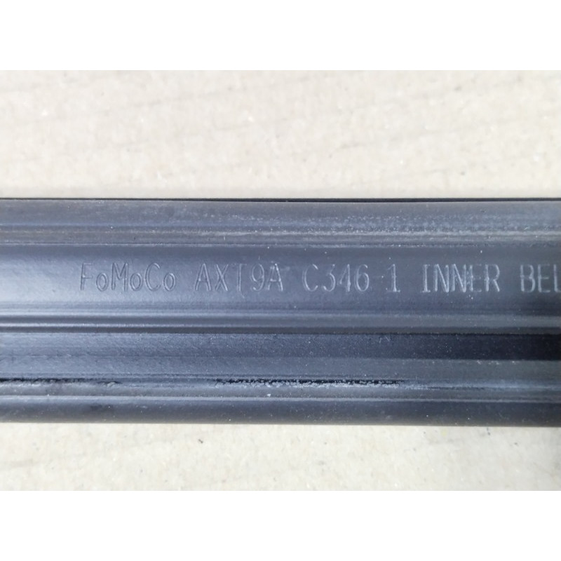 Молдинг стекла внутренний (наружные элементы кузова) FORD Focus MK3 2014 2.0 DM5Z-5821456-A