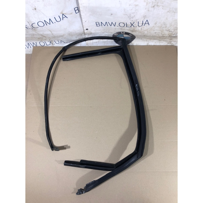 Уплотнитель проема двери (кузов и элементы) Volkswagen Passat B7 2013 2.5 561839431