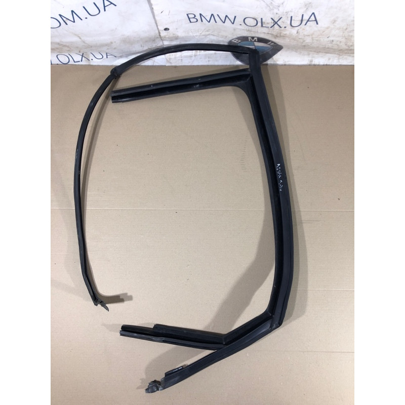 Уплотнитель проема двери (кузов и элементы) Volkswagen Passat B7 2013 2.5 561839431