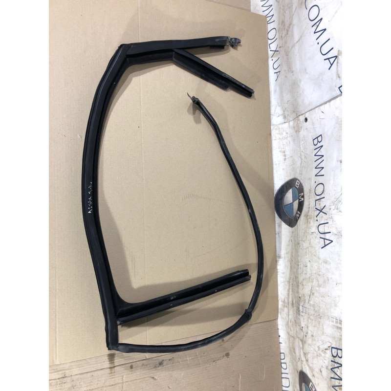 Уплотнитель проема двери (кузов и элементы) Volkswagen Passat B7 2013 2.5 561839431