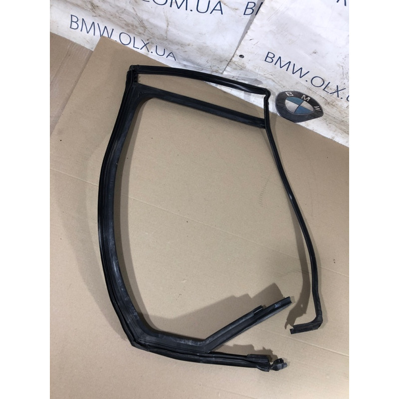 Уплотнитель проема двери (кузов и элементы) Volkswagen Passat B7 2013 2.5 561839431