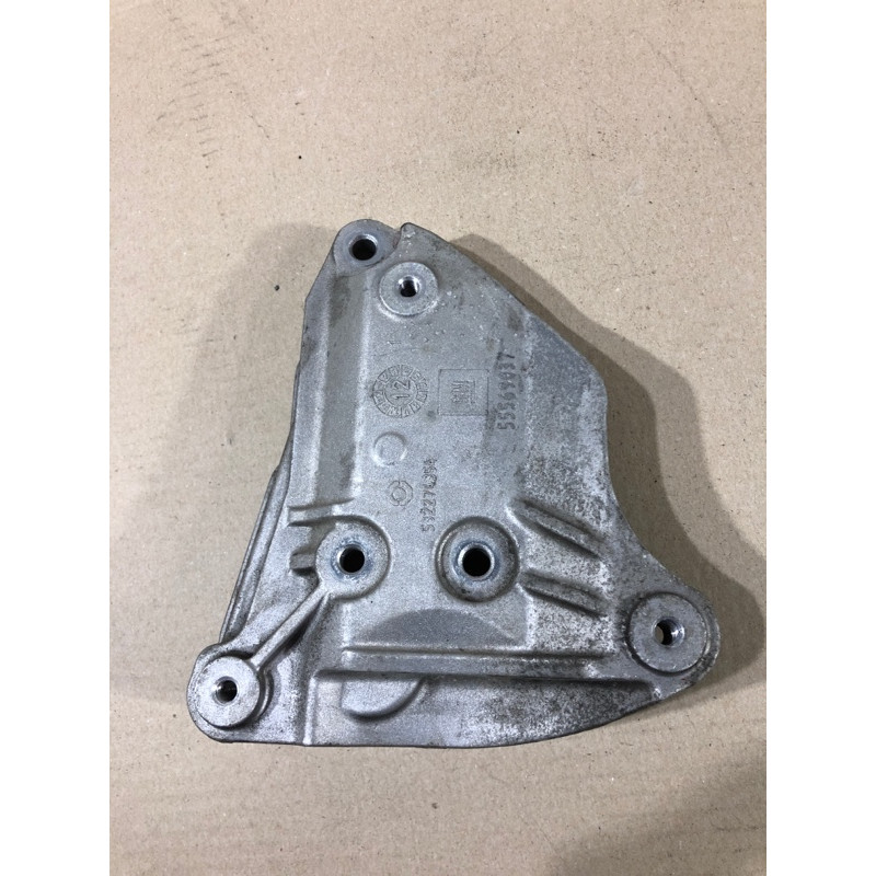 Кронштейн компрессора кондиционера (кронштейны двигателя) CHEVROLET Volt 1 2013 1.4 55569037