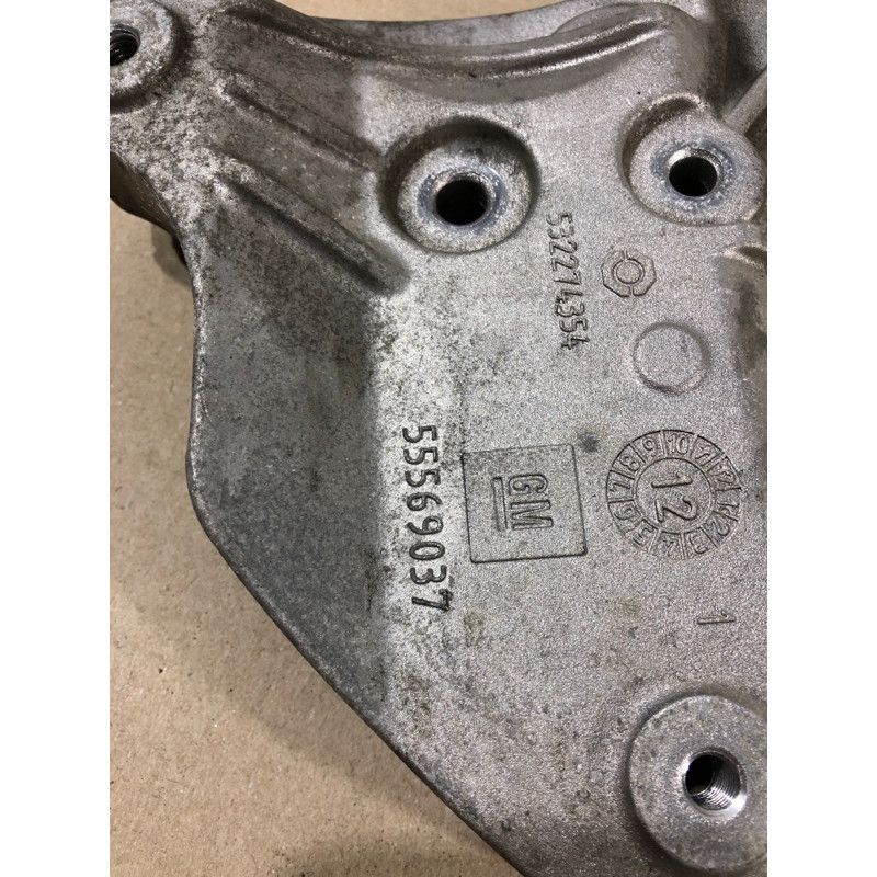 Кронштейн компрессора кондиционера (кронштейны двигателя) CHEVROLET Volt 1 2013 1.4 55569037