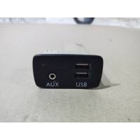 Гнездо USB/AUX