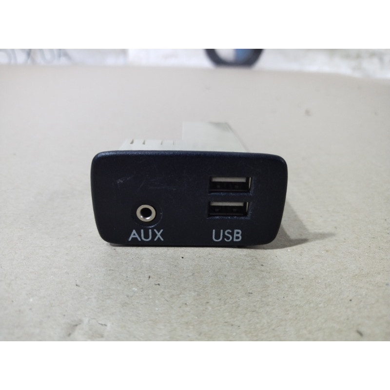 Гніздо USB/AUX (електрика) Subaru Forester SJ 2016 2.5 86257al100