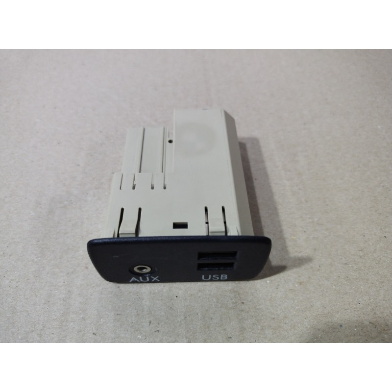 Гніздо USB/AUX (електрика) Subaru Forester SJ 2016 2.5 86257al100