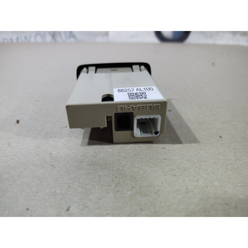 Гніздо USB/AUX (електрика) Subaru Forester SJ 2016 2.5 86257al100