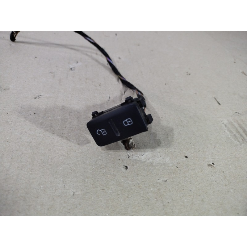 Кнопка блокировки центрального замка (электрика / кнопки) Volkswagen Jetta MK6 2011 2.0 5c6962125a