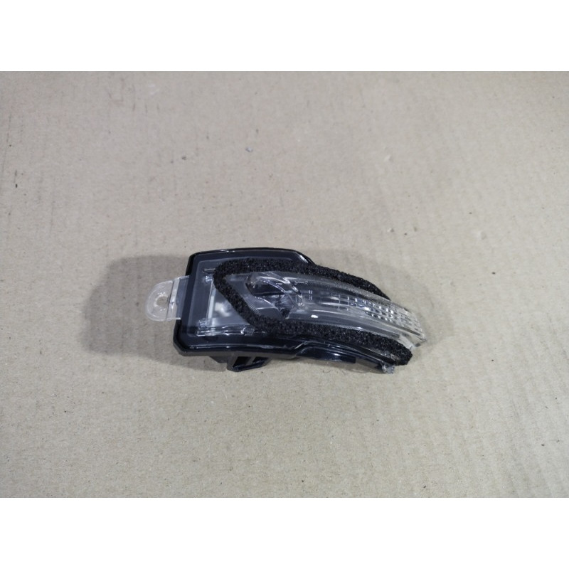 Повторитель поворота (оптика) Lexus Nx AZ10 e1314092