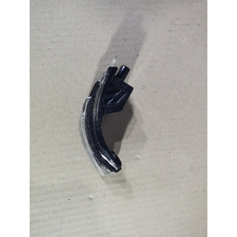 Повторитель поворота (оптика) Lexus Nx AZ10 e1314092
