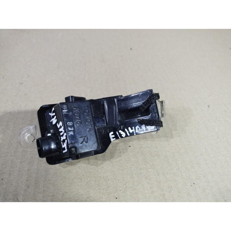 Повторитель поворота (оптика) Lexus Nx AZ10 e1314092