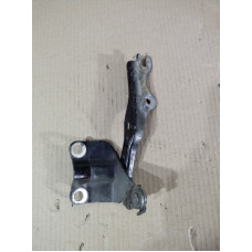 Петля капота