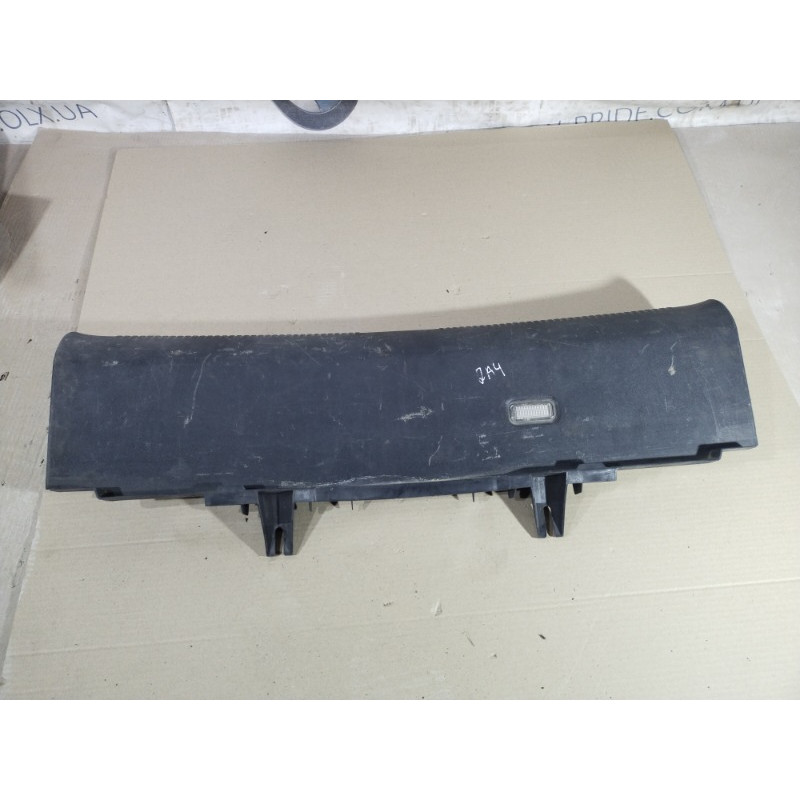 Обшивка багажника (салон) AUDI A4 B6 2003 1.8 BFB 8e5863471