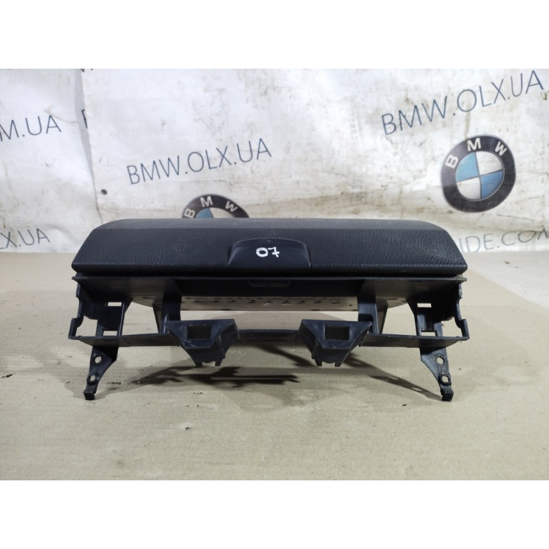 Бардачок центральной консоли (салон) Mazda 6 GG 2004 2.0 RF5 GJ6AG0245