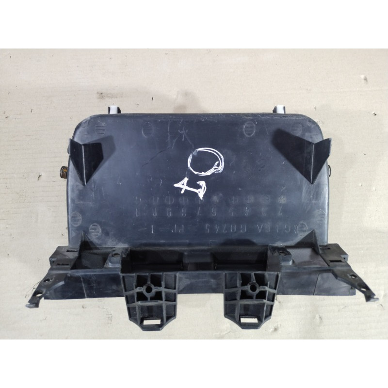 Бардачок центральной консоли (салон) Mazda 6 GG 2004 2.0 RF5 GJ6AG0245