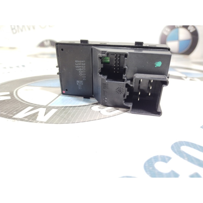 Кнопка стеклоподъемника (электрика / кнопки) Opel Insignia A 2010 2.0 DTH 13301884