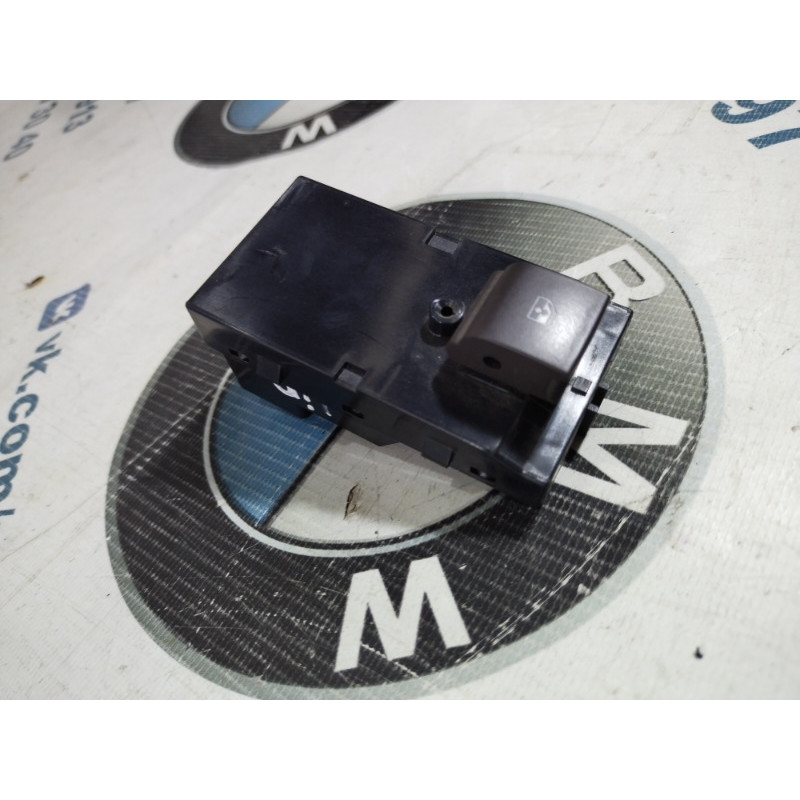 Кнопка стеклоподъемника (электрика / кнопки) Opel Insignia A 2012 2.0 DTH 13301885