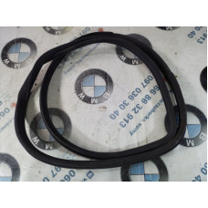 Уплотнитель проема двери