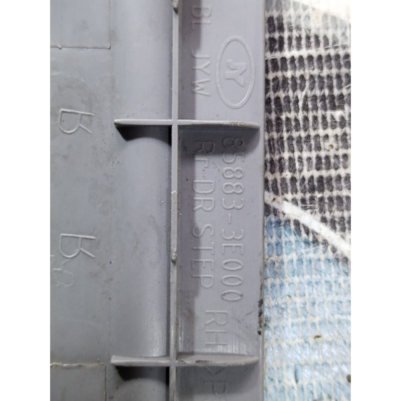 Накладка на порог (кузов и элементы) KIA Sorento BL 2005 2.5 CRDI 858833e000