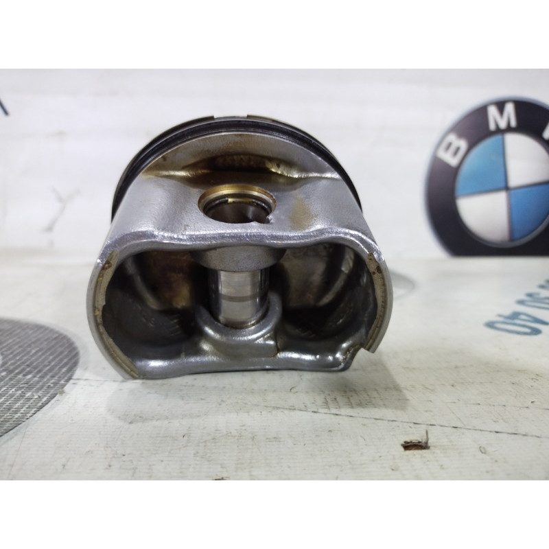 Поршень (двигатель и элементы) Volkswagen Passat B7 2013 2.5 07K 107 065 F