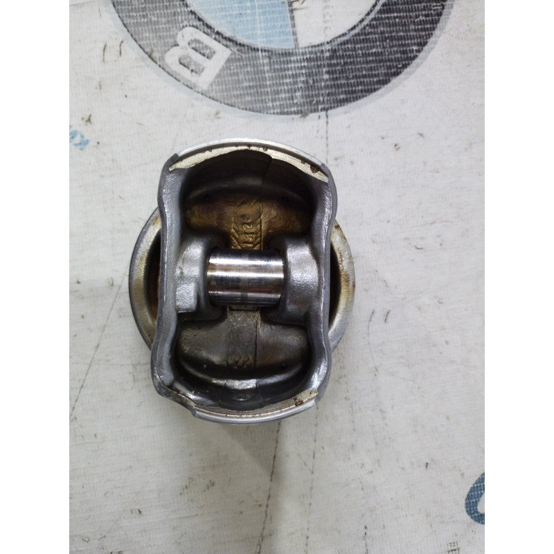 Поршень (двигатель и элементы) Volkswagen Passat B7 2013 2.5 07K 107 065 F