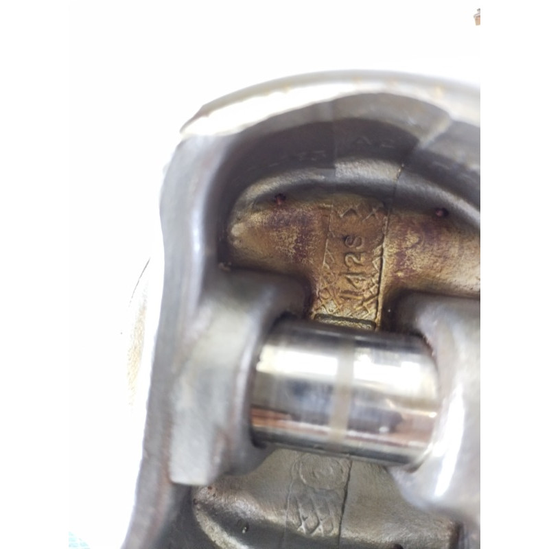 Поршень (двигатель и элементы) Volkswagen Passat B7 2013 2.5 07K 107 065 F